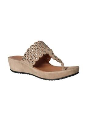 L'Amour Des Pieds Chuxley Women's Wedge Flip Flop Taupe Suede Size 9.5 NWOT
